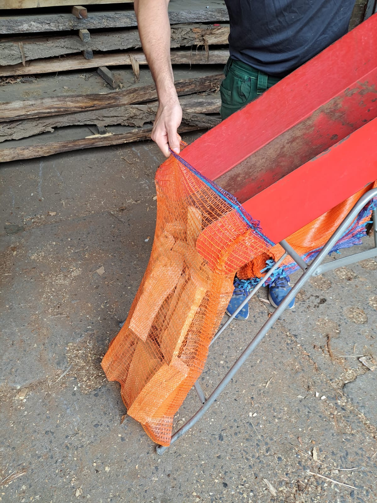 Kaminholz in Säcken – bequem, effizient & nachhaltig heizen