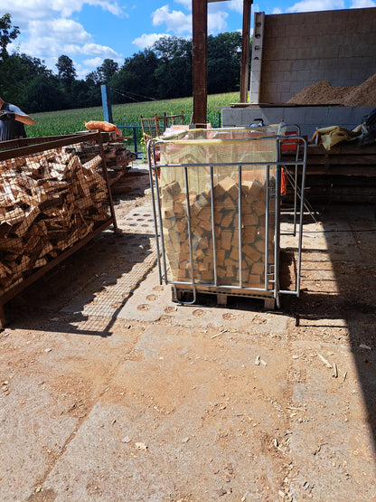ANGEBOT Kaminholz Brennholz trocken, Raummeter auf Palette gestapelt inkl. 1 Sack Anfeuerholz ca. 10KG gratis