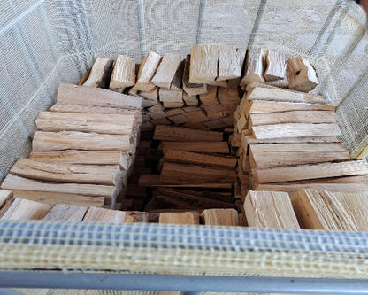 ANGEBOT Kaminholz Brennholz trocken, Raummeter auf Palette gestapelt inkl. 1 Sack Anfeuerholz ca. 10KG gratis