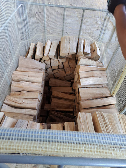 ANGEBOT Kaminholz Brennholz trocken, Raummeter auf Palette gestapelt inkl. 1 Sack Anfeuerholz ca. 10KG gratis