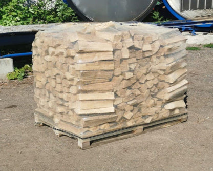 ANGEBOT Kaminholz Brennholz trocken, Raummeter auf Palette gestapelt inkl. 1 Sack Anfeuerholz ca. 10KG gratis