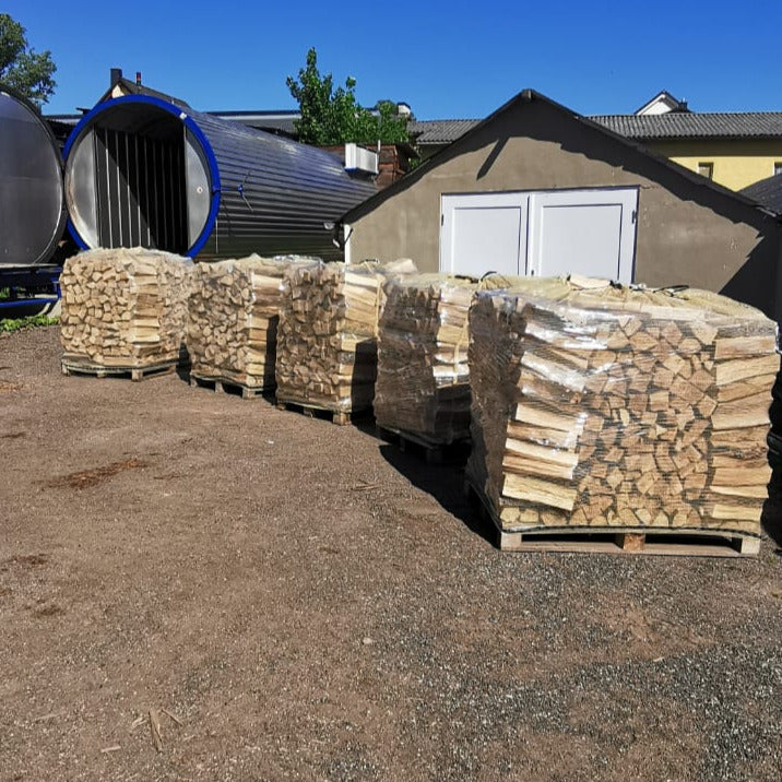 ANGEBOT Kaminholz Brennholz trocken, Raummeter auf Palette gestapelt inkl. 1 Sack Anfeuerholz ca. 10KG gratis